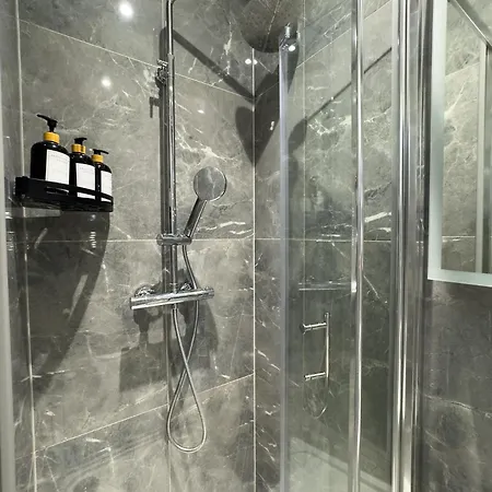 Studio Flat 20 Min From City Center Лондон Экстерьер фото