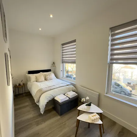 Studio Flat 20 Min From City Center Лондон Экстерьер фото